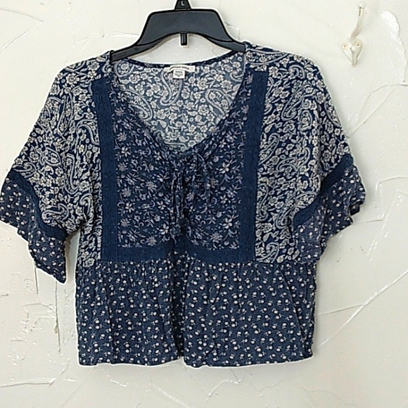 American Eagle Outfitters Tops - American Eagle Floral Paisley Lace - Up Flutter Sleeve Boho Cropped Top …‎